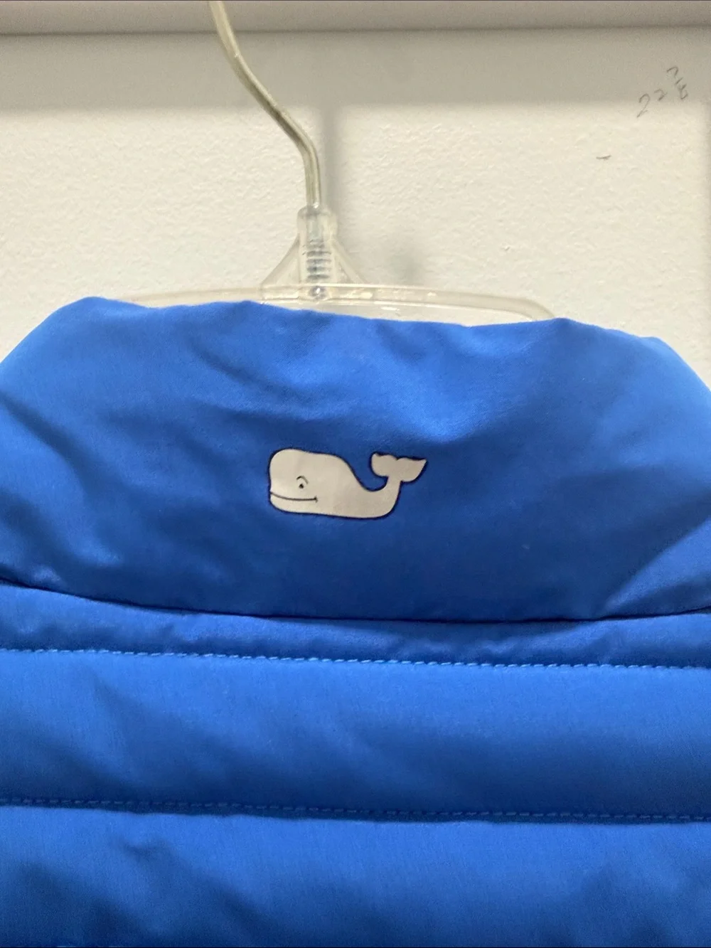 Vineyard Vines sleek quilted